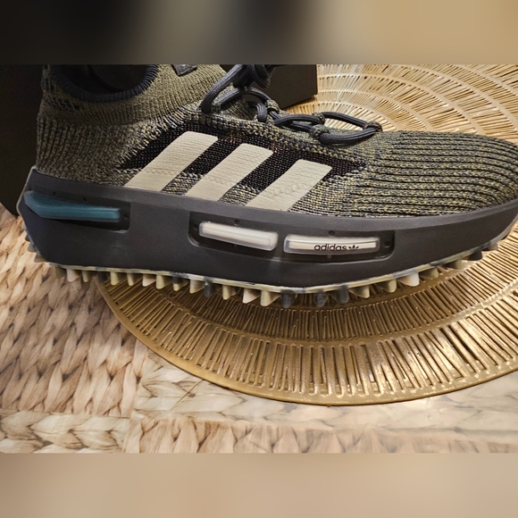 Adidas Green and Black Sneakers - Picture 3 of 8